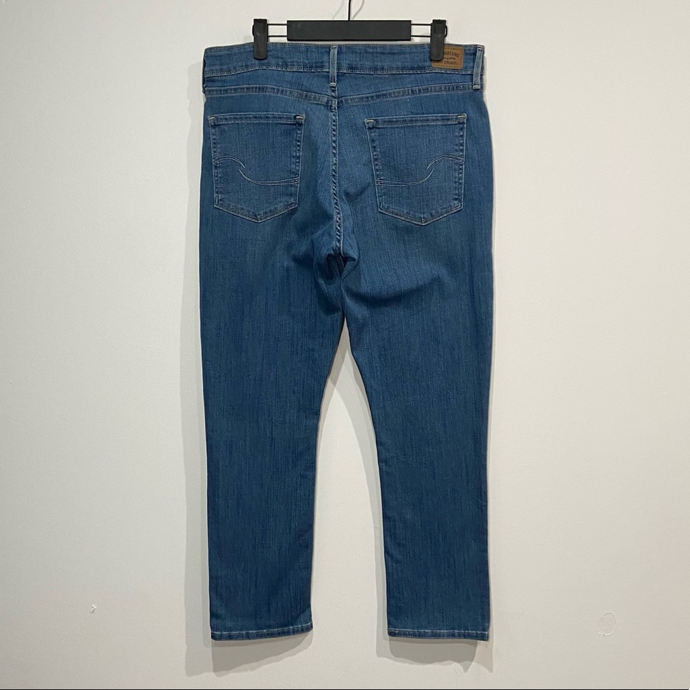 Levi's Women's Medium Wash Med Rise Slim Jeans Size 14S - Picture 7 of 13